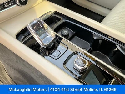 2023 Volvo XC60 Ultimate Bright Theme