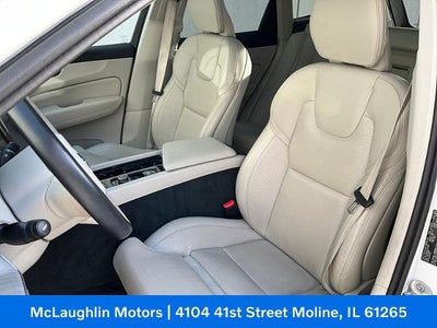 2023 Volvo XC60 Ultimate Bright Theme