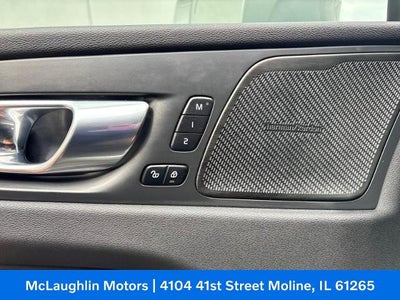 2023 Volvo XC60 Ultimate Bright Theme