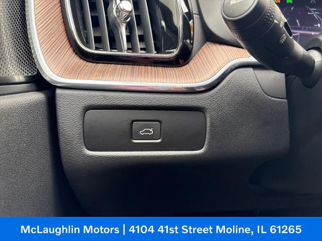 2023 Volvo XC60 Ultimate Bright Theme