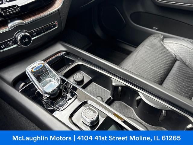 2023 Volvo XC60 Ultimate Bright Theme