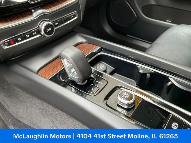 2023 Volvo XC60 Plus Bright Theme
