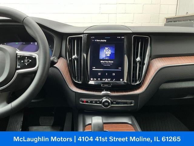 2023 Volvo XC60 Plus Bright Theme