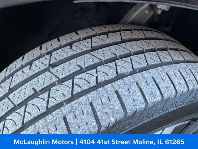 2023 Volvo XC60 Plus Dark Theme