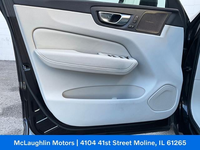 2023 Volvo XC60 Plus Dark Theme