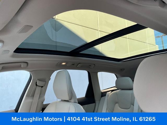 2023 Volvo XC60 Plus Dark Theme