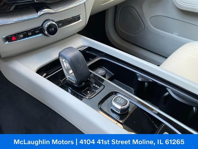 2023 Volvo XC60 Plus Dark Theme