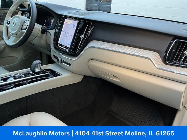 2023 Volvo XC60 Plus Dark Theme