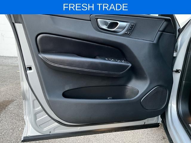 2023 Volvo XC60 Plus Dark Theme