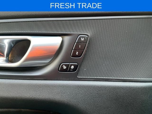 2023 Volvo XC60 Plus Dark Theme