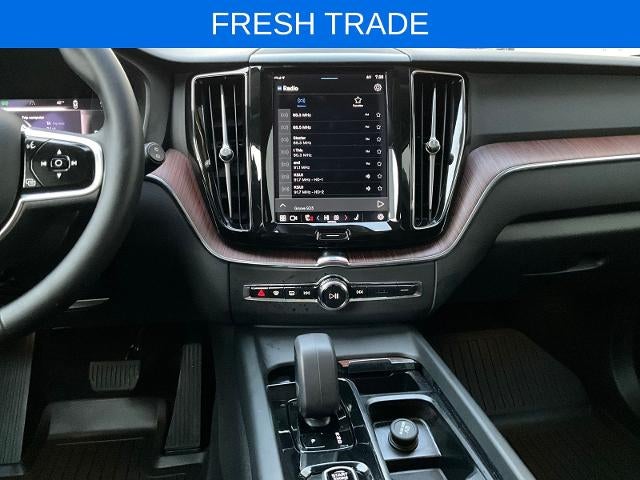 2023 Volvo XC60 Plus Dark Theme