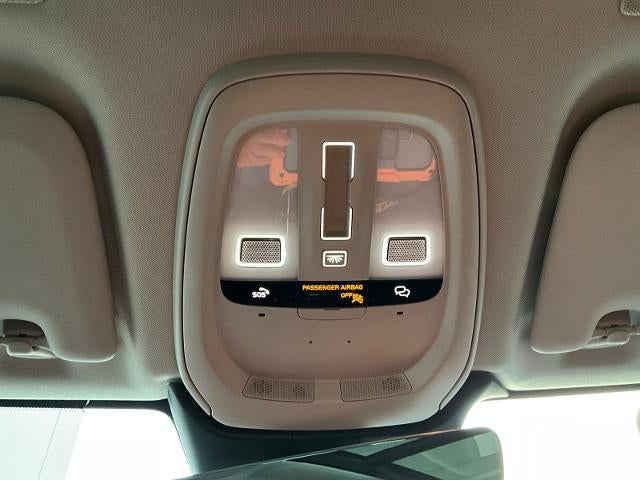 2023 Volvo XC60 Plus Dark Theme