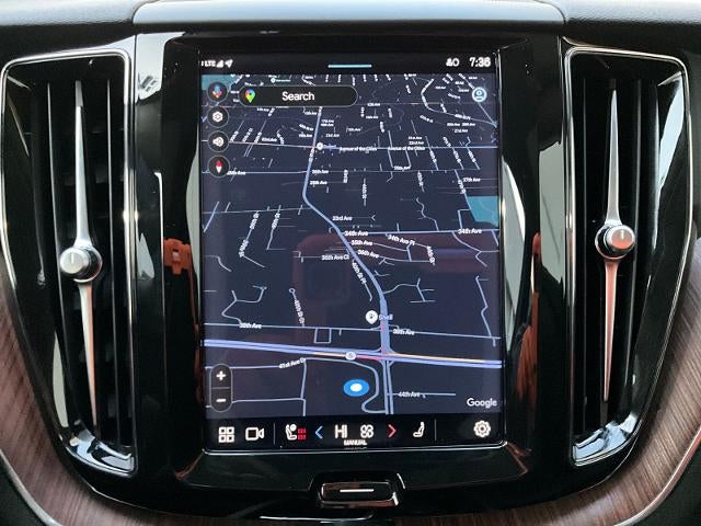 2023 Volvo XC60 Plus Dark Theme