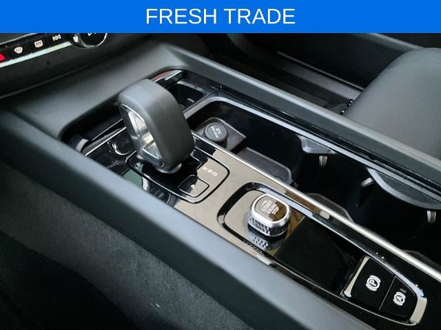 2023 Volvo XC60 Plus Dark Theme