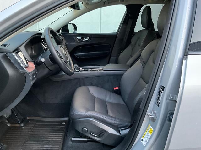 2023 Volvo XC60 Plus Dark Theme