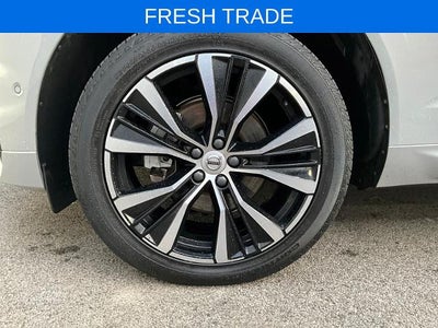 2023 Volvo XC60 Plus Dark Theme