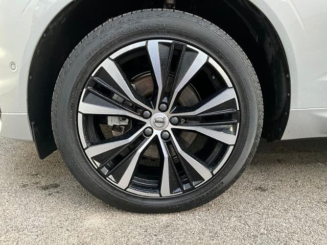 2023 Volvo XC60 Plus Dark Theme