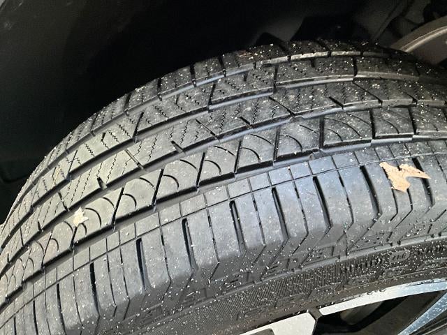 2023 Volvo XC60 Plus Dark Theme