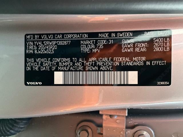 2023 Volvo XC60 Plus Dark Theme