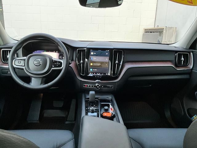 2023 Volvo XC60 Plus Dark Theme