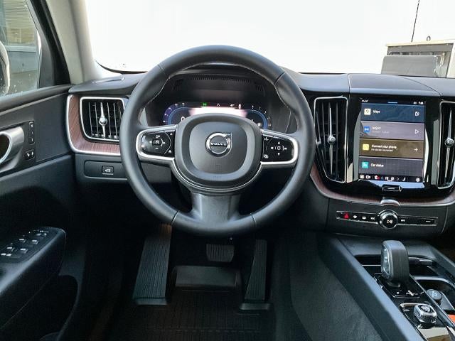2023 Volvo XC60 Plus Dark Theme