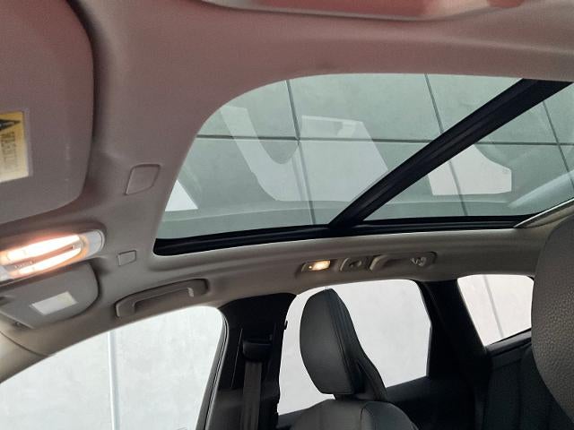 2023 Volvo XC60 Plus Dark Theme