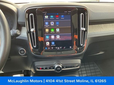 2023 Volvo XC40 Plus Bright Theme