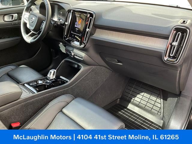 2023 Volvo XC40 Plus Bright Theme